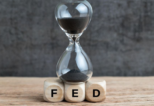 Cosa succede al mercato azionario dopo la pausa dei rialzi dei tassi della Fed?